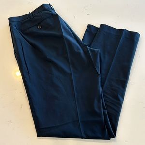 Uniqlo Men’s Performance Pant Lightweight Dress/Chino style Pant